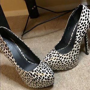 Black & White Heels [Charlotte Russe] size 8